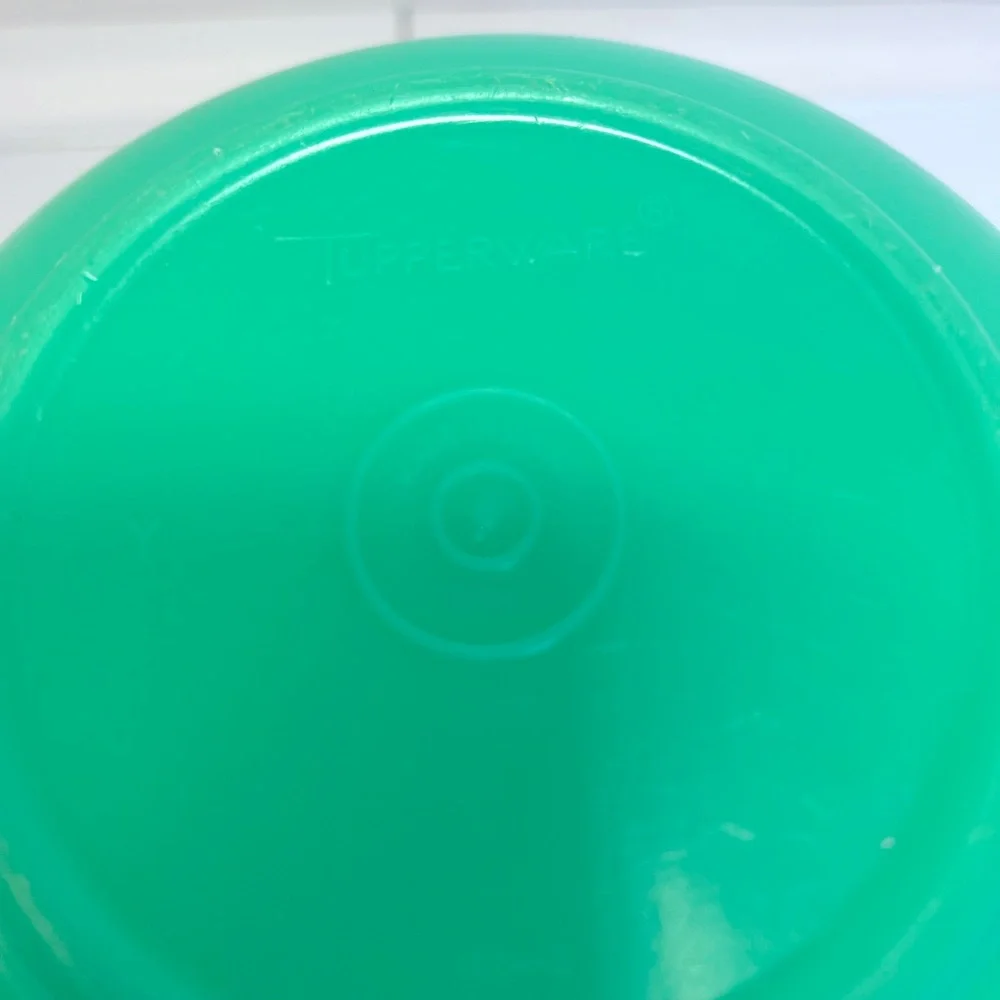 Vintage 1980’s Classic Green Durable Lettuce Bowl with Tight Lid for Freshness.